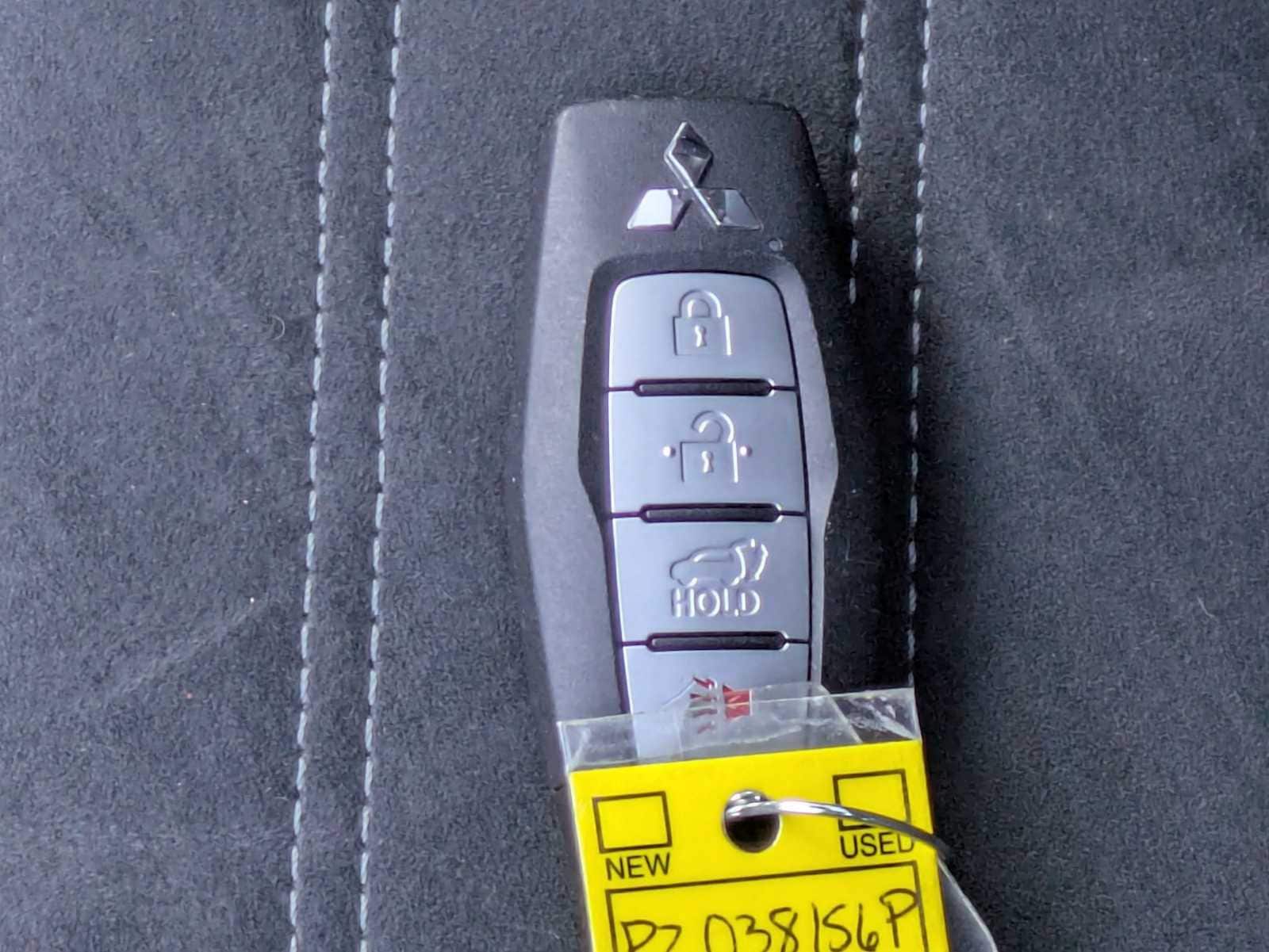 Thumbnail: 2023 Mitsubishi Outlander - 34