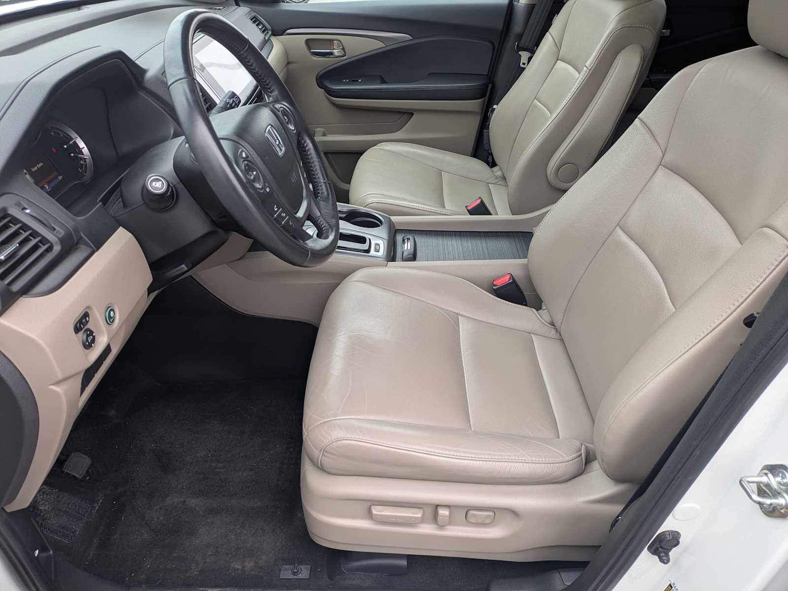 Thumbnail: 2017 Honda Pilot - 15