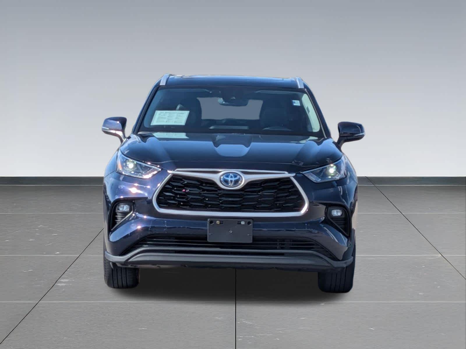 Thumbnail: 2023 Toyota Highlander - 8