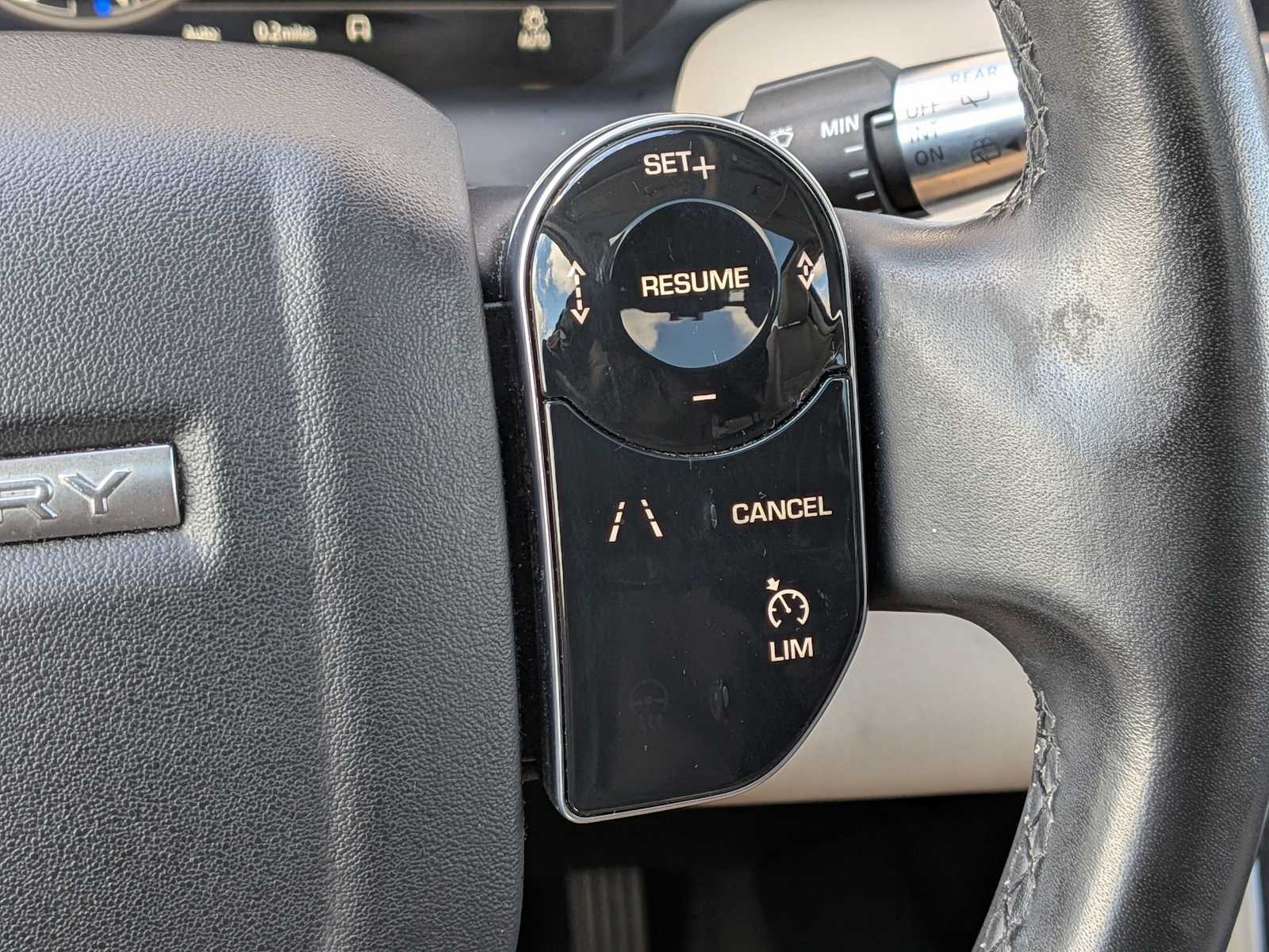 Thumbnail: 2020 Land Rover Discovery Sport - 25