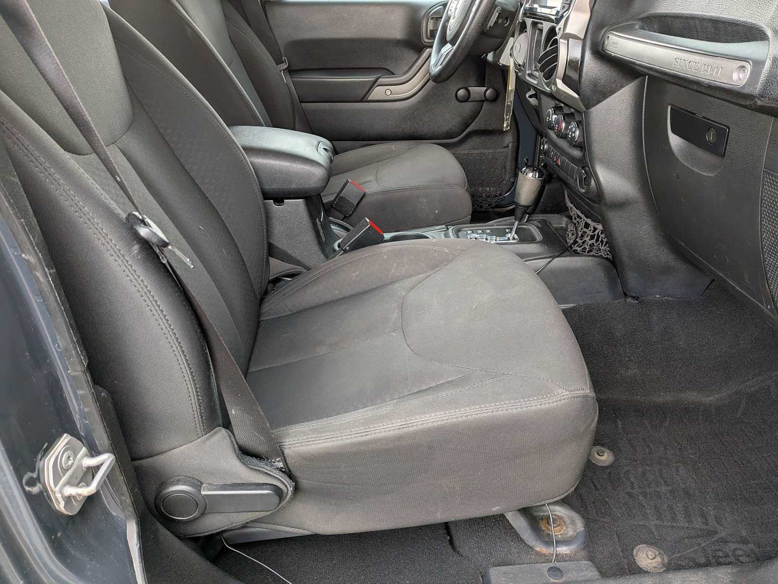 Thumbnail: 2017 Jeep Wrangler - 16