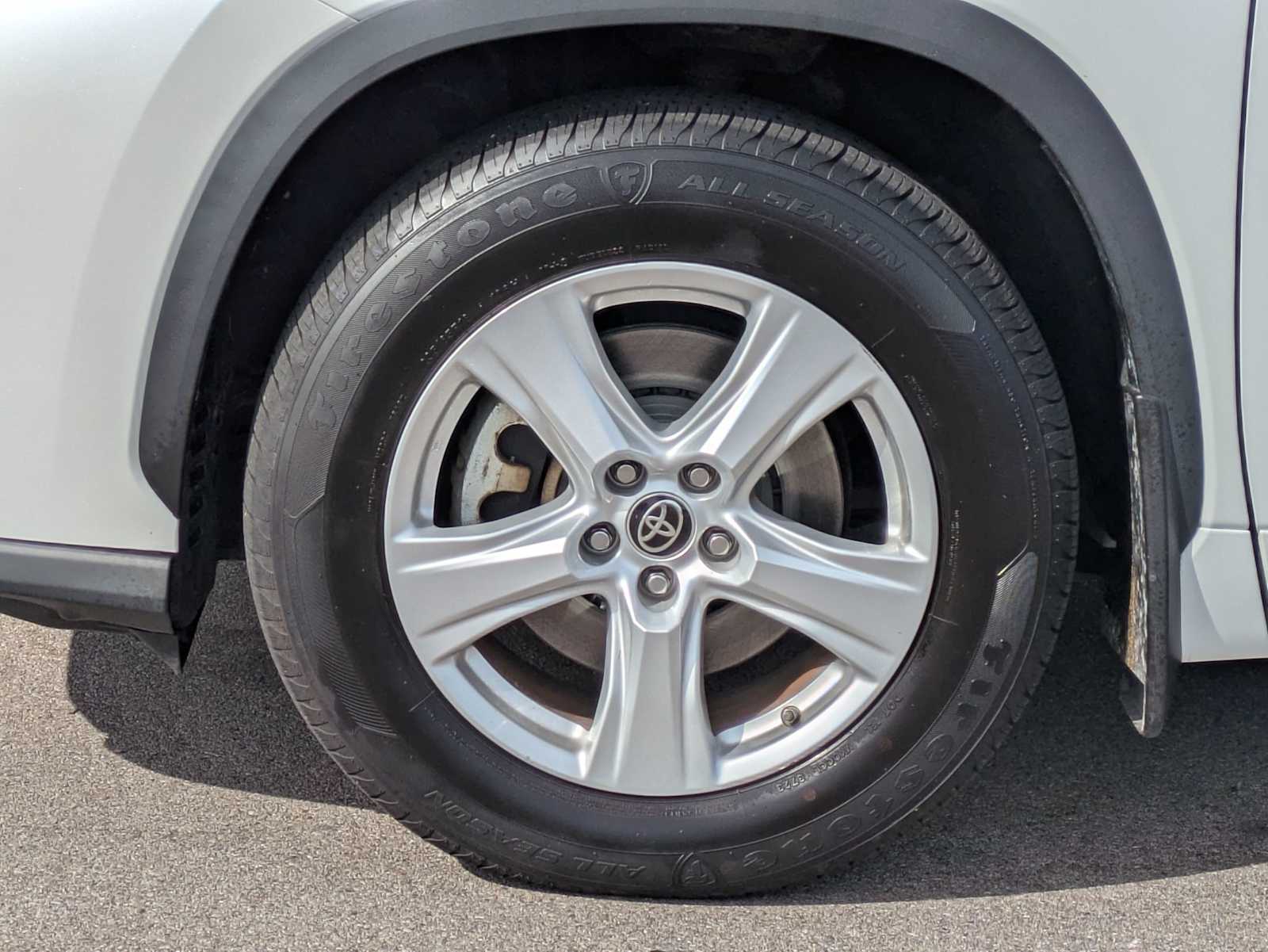 Thumbnail: 2022 Toyota Highlander - 13