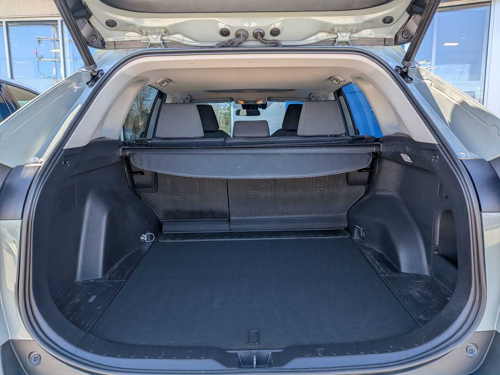 Thumbnail: 2021 Toyota RAV4 - 31