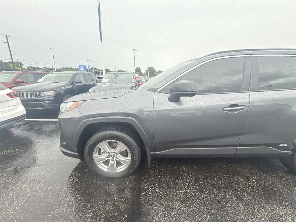 2024 Toyota RAV4 Hybrid LE photo 2