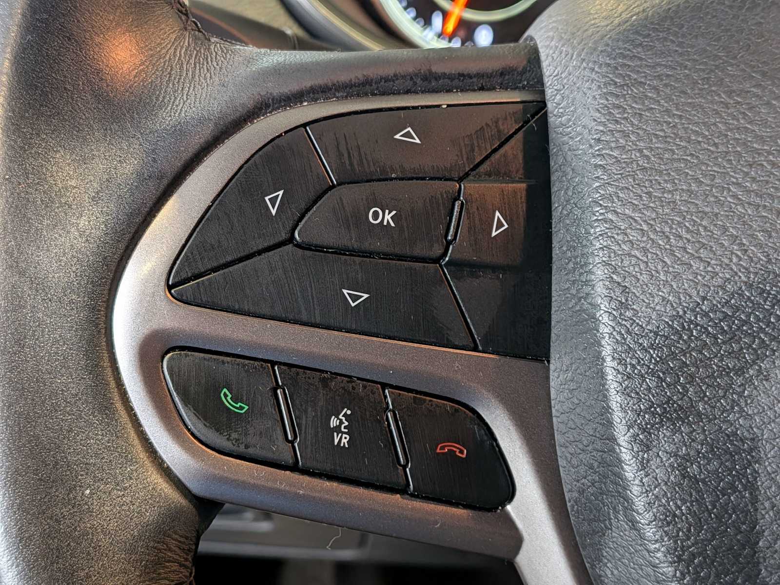 Thumbnail: 2019 Jeep Cherokee - 23