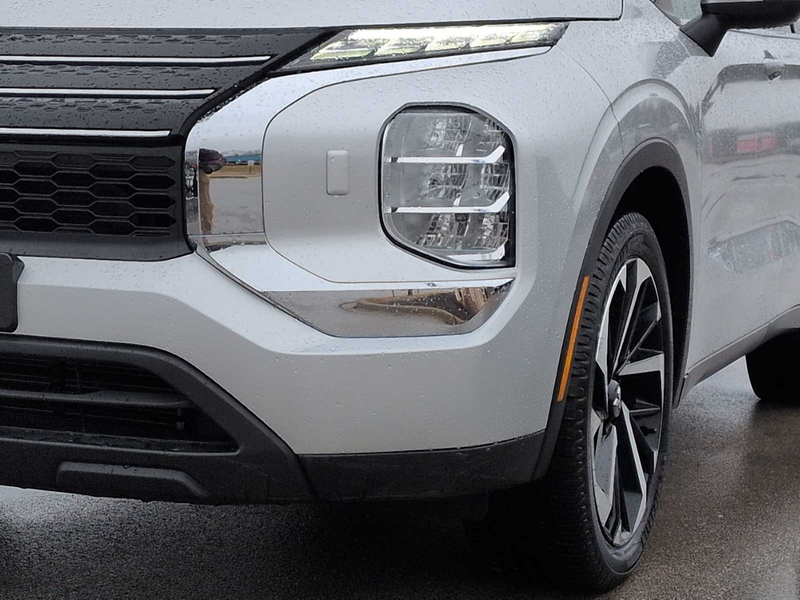 Thumbnail: 2022 Mitsubishi Outlander - 11