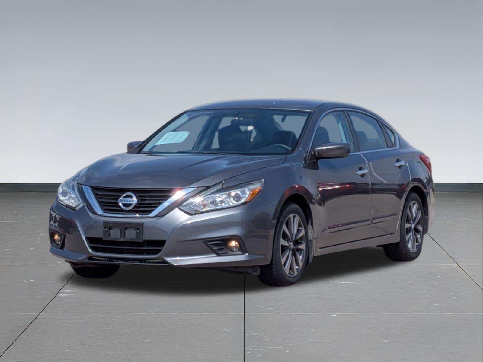 Thumbnail: 2016 Nissan Altima - 9