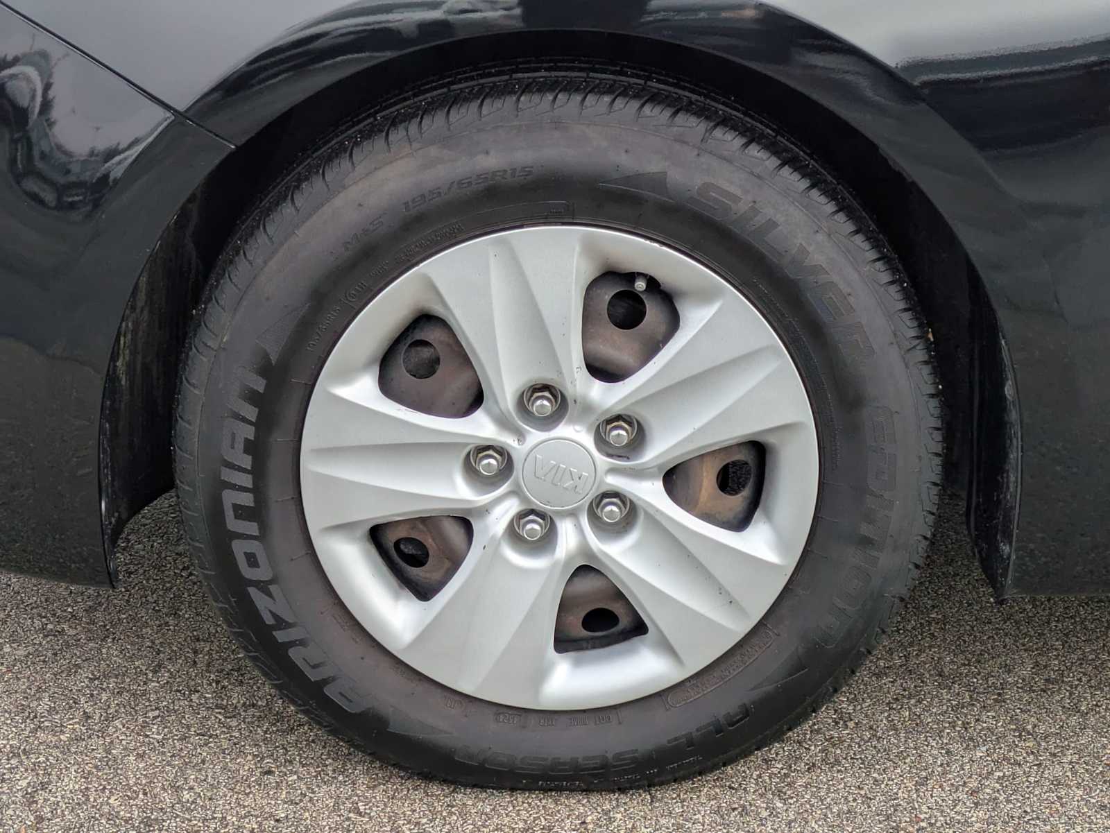 Thumbnail: 2017 Kia Forte - 15