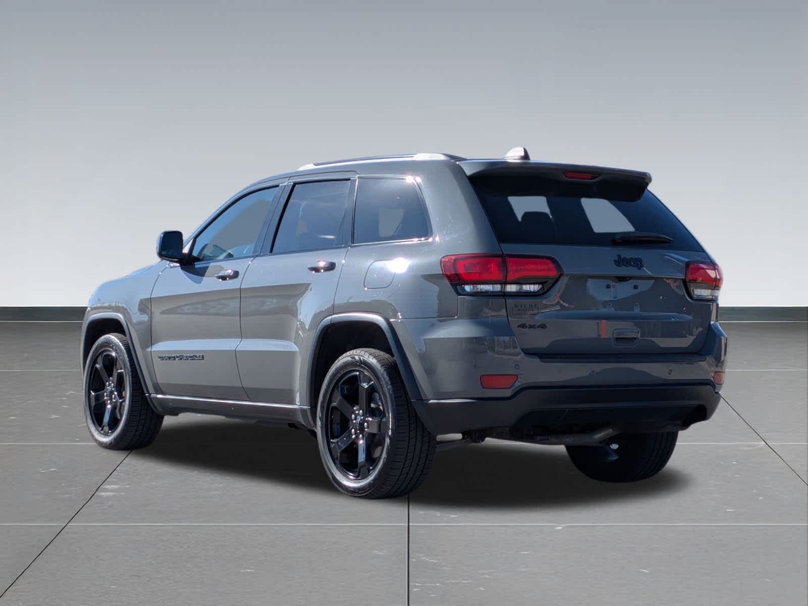2019 Jeep Grand Cherokee Laredo photo 2