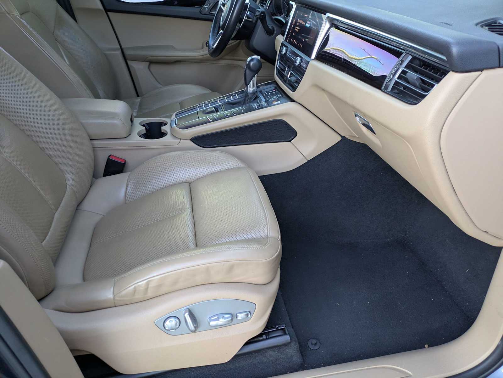 Thumbnail: 2019 Porsche Macan - 22