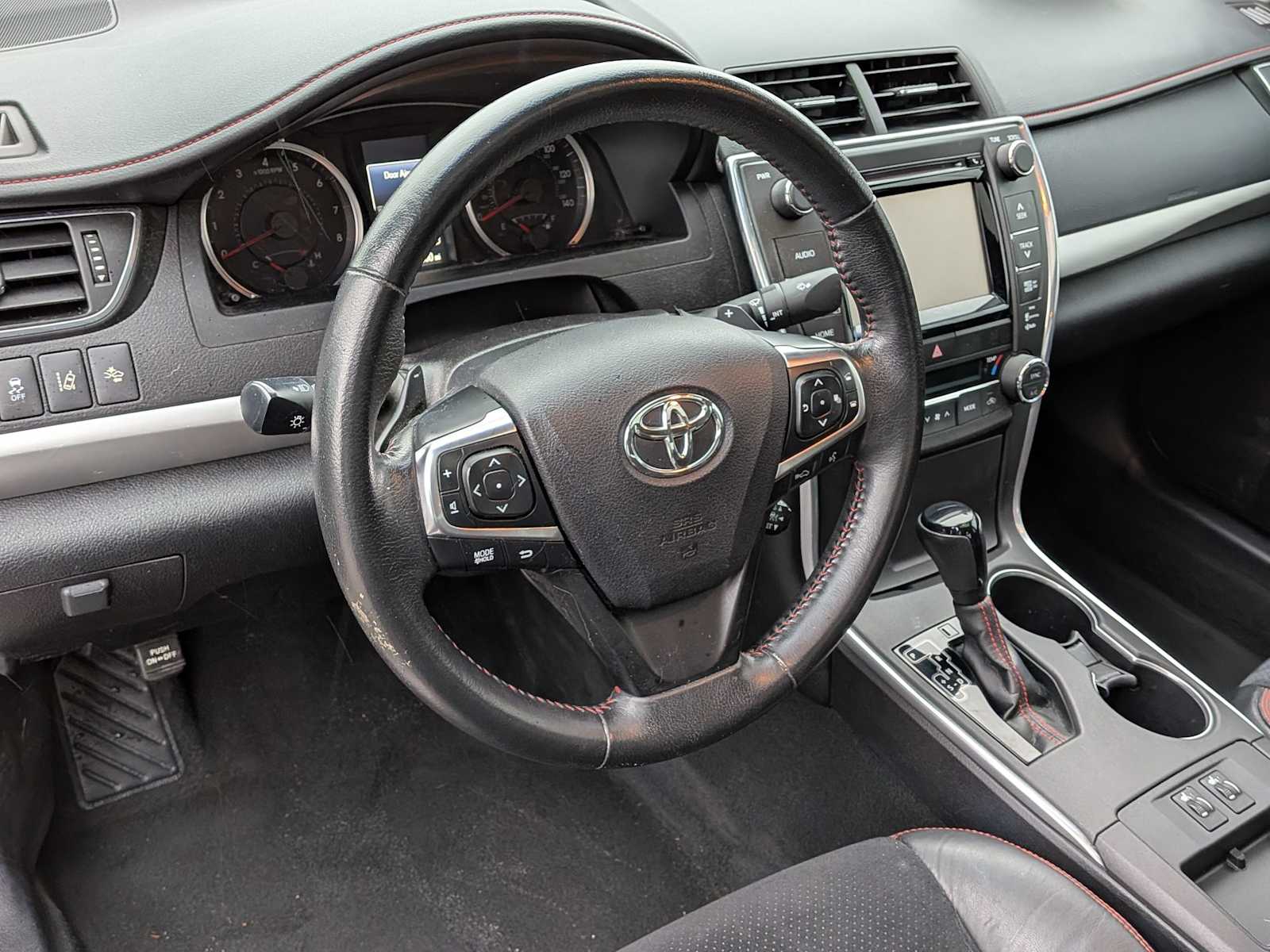 2015 Toyota Camry XSE V6 photo 2