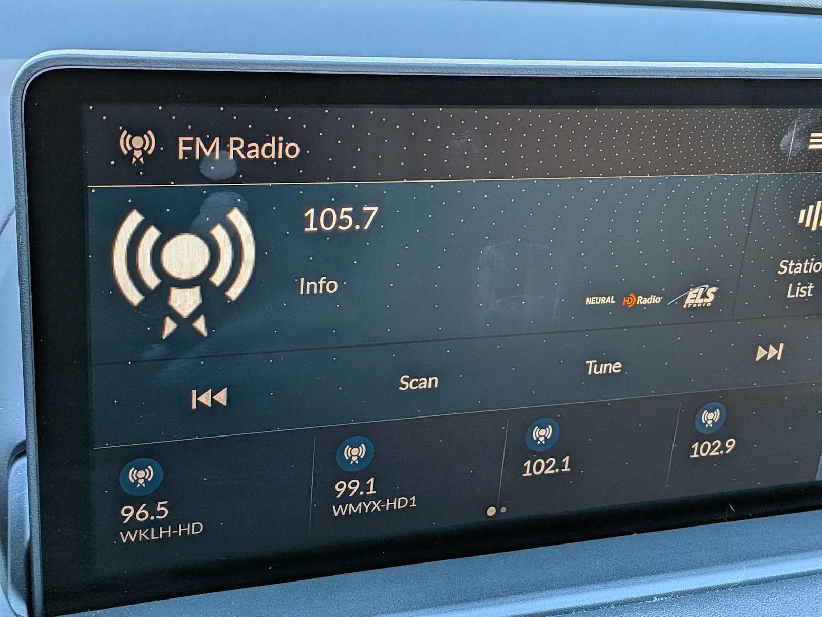 Thumbnail: 2023 Acura MDX - 27