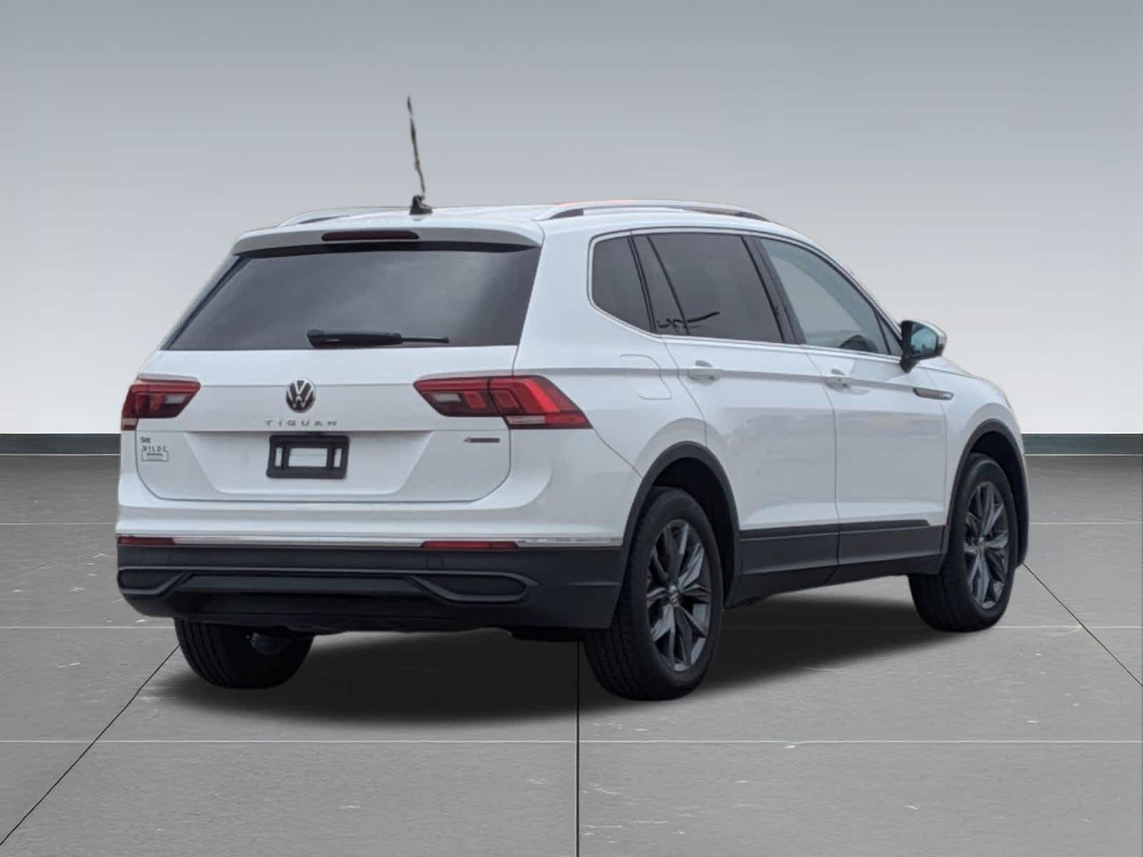Thumbnail: 2022 Volkswagen Tiguan - 6