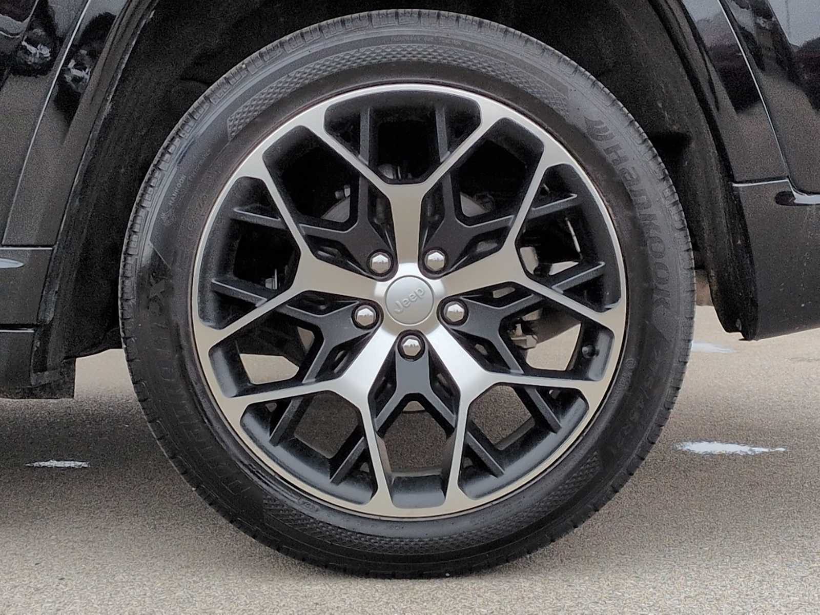 Thumbnail: 2023 Jeep Grand Cherokee - 12