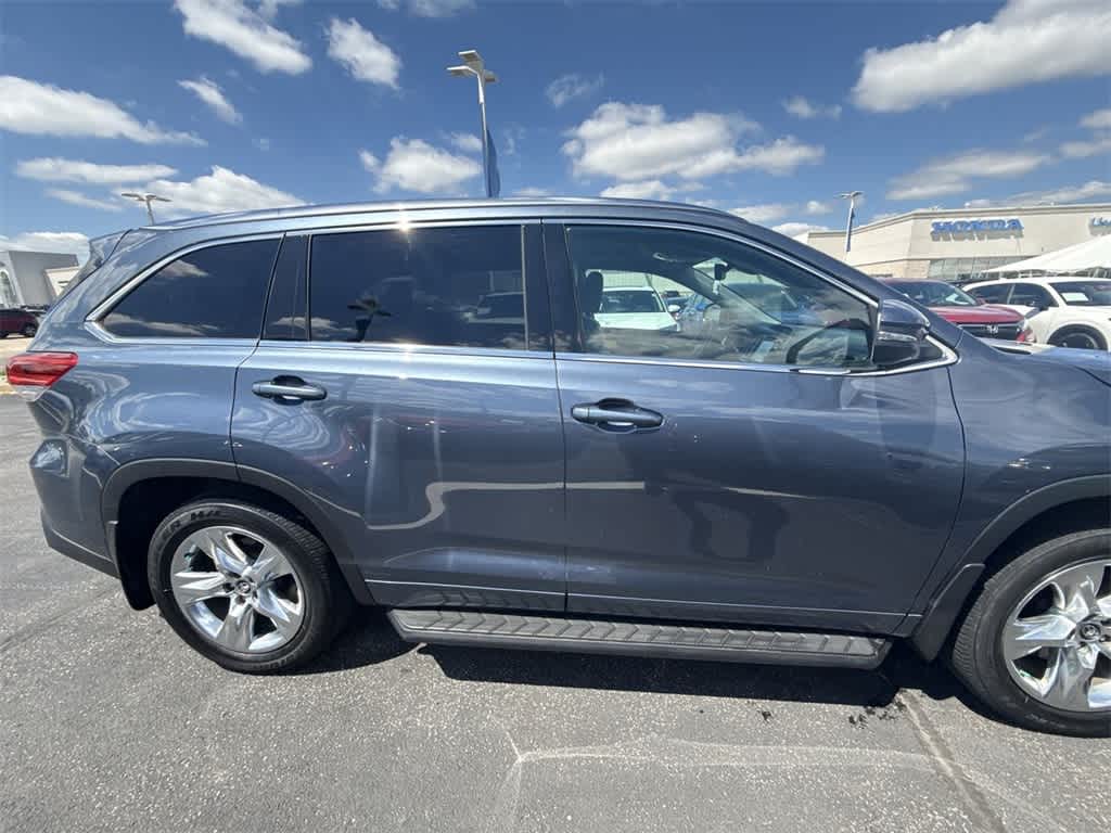 Thumbnail: 2019 Toyota Highlander - 7