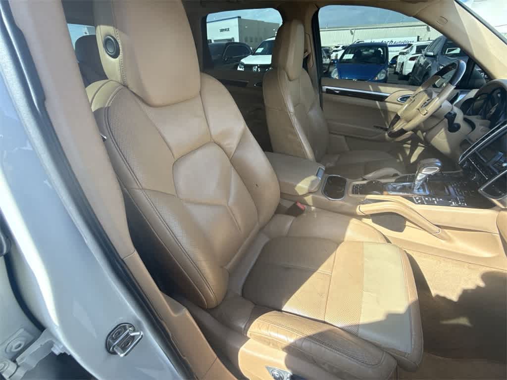 Thumbnail: 2012 Porsche Cayenne - 21