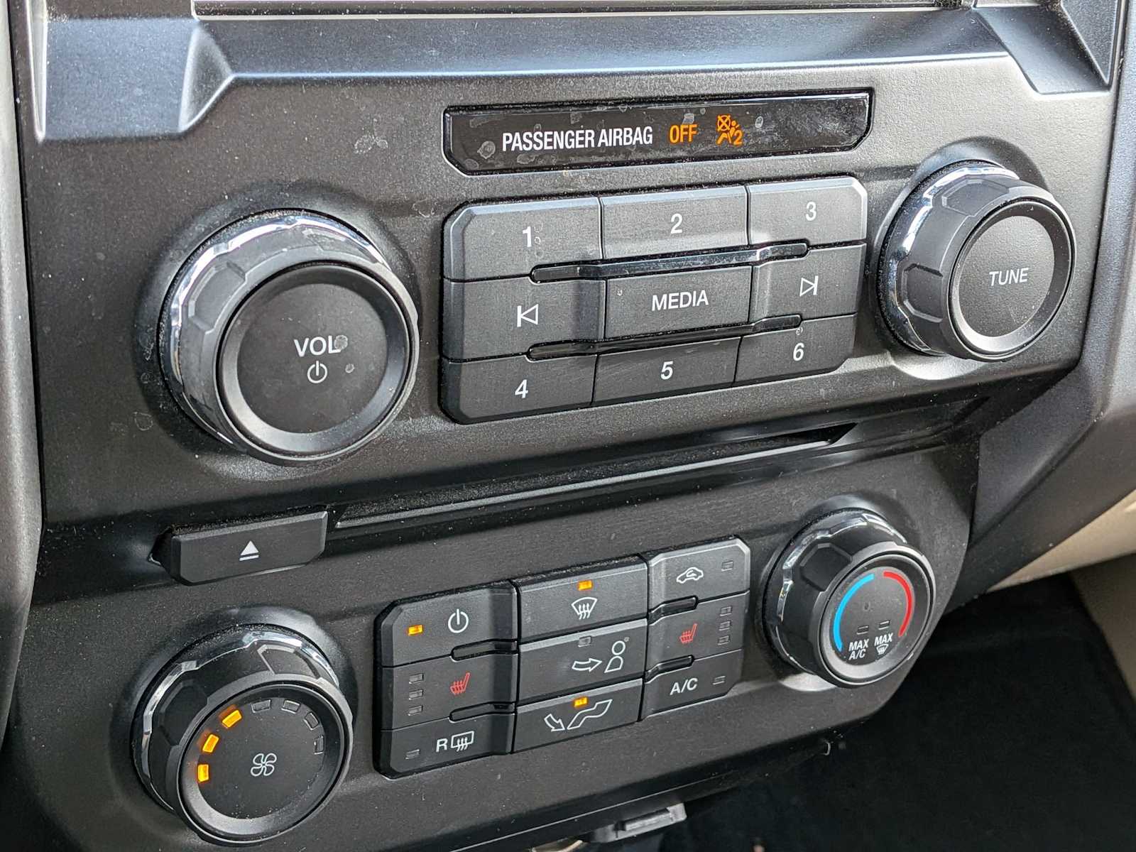 Thumbnail: 2016 Ford F-150 - 28