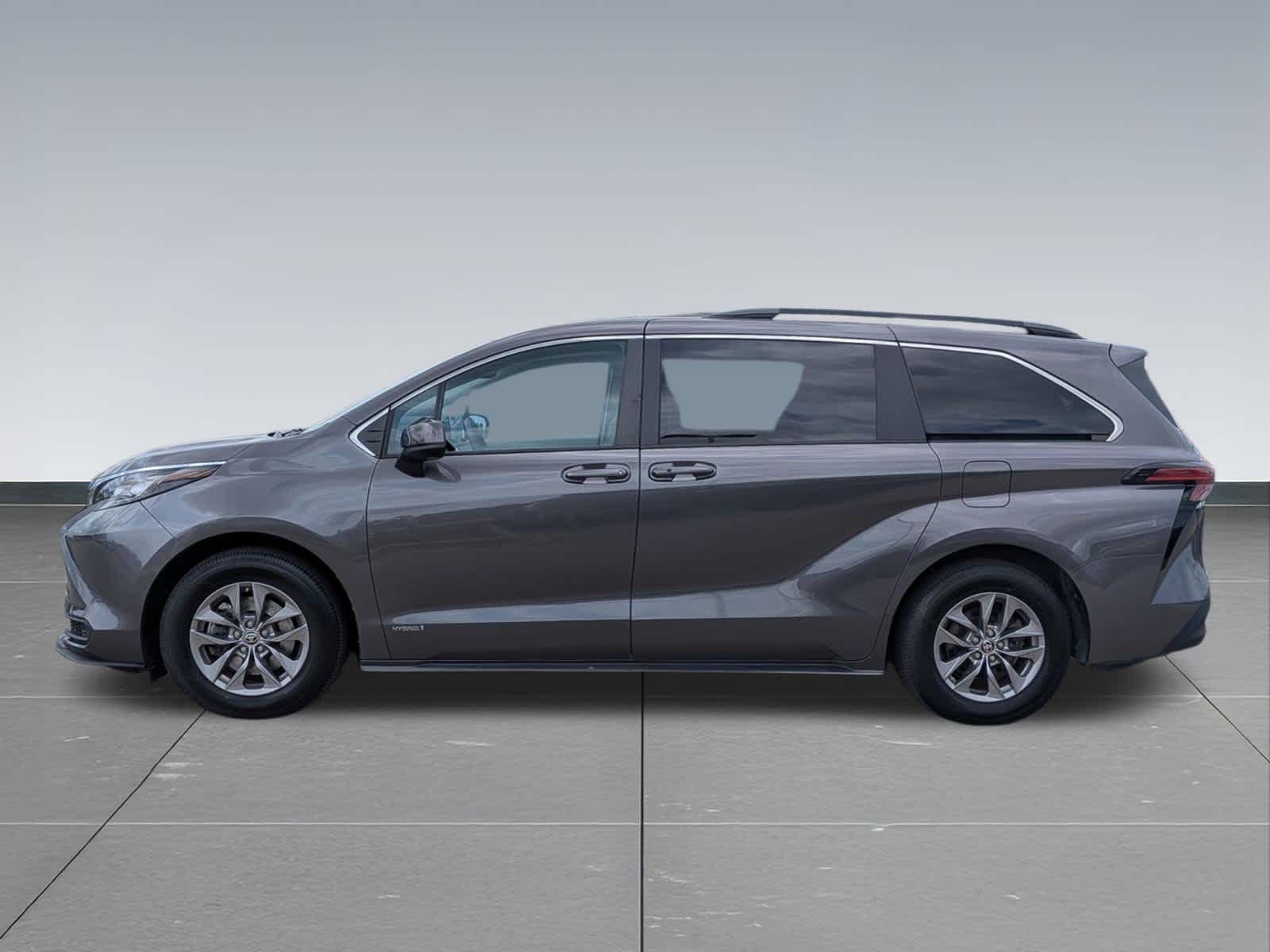Thumbnail: 2021 Toyota Sienna - 2