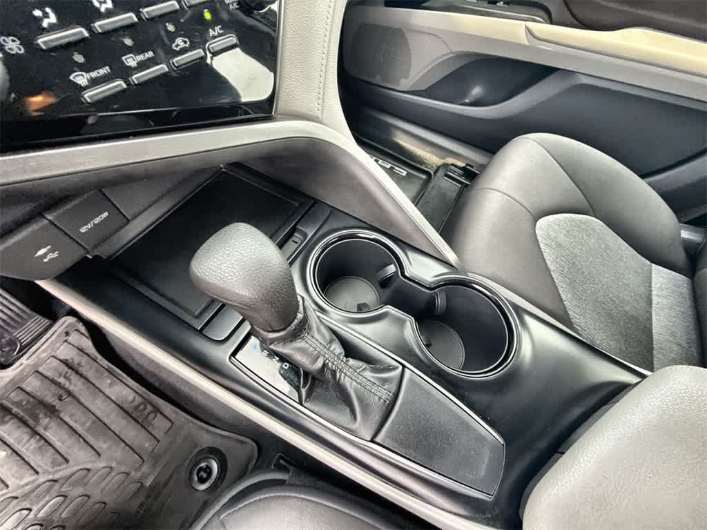 2019 Toyota Camry LE 29