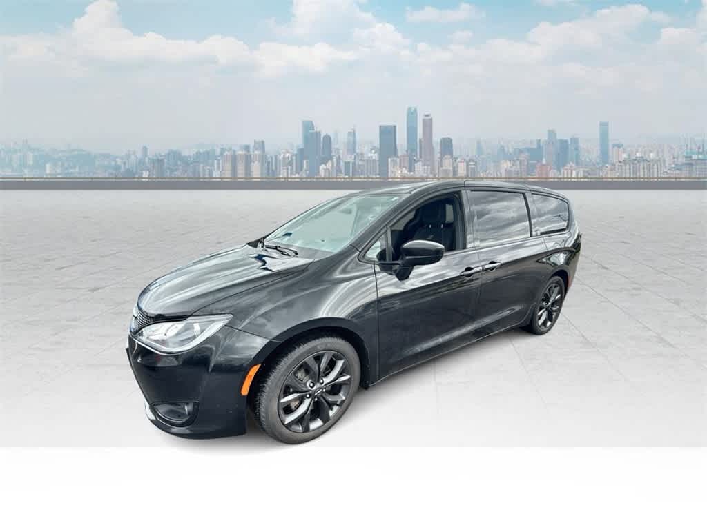 2018 Chrysler Pacifica Touring Plus -
                  Waukesha, WI