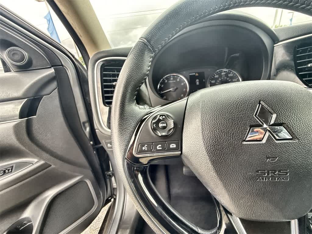 Thumbnail: 2020 Mitsubishi Outlander - 22