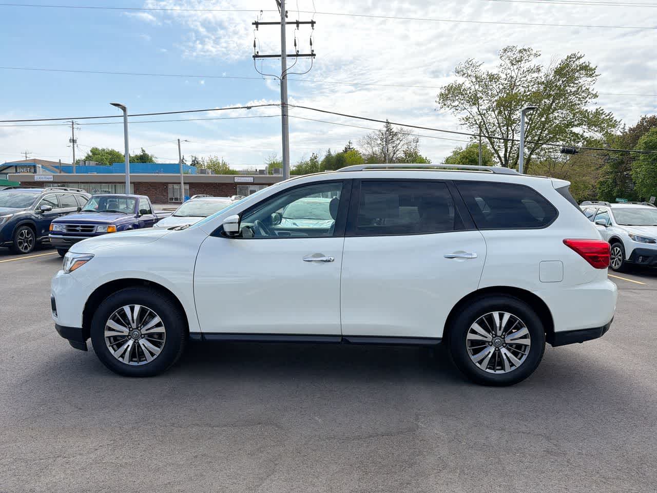 Thumbnail: 2019 Nissan Pathfinder - 10
