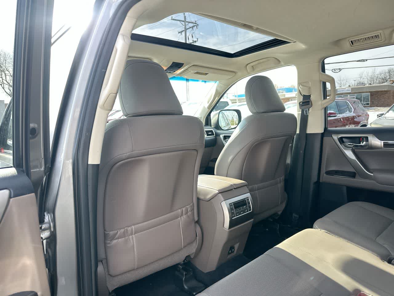 Thumbnail: 2020 Lexus GX - 23