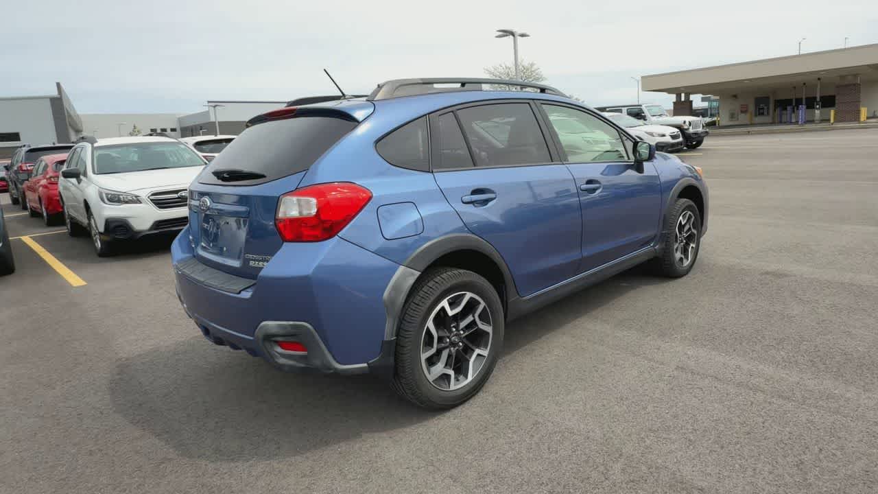 Thumbnail: 2017 Subaru Crosstrek - 8