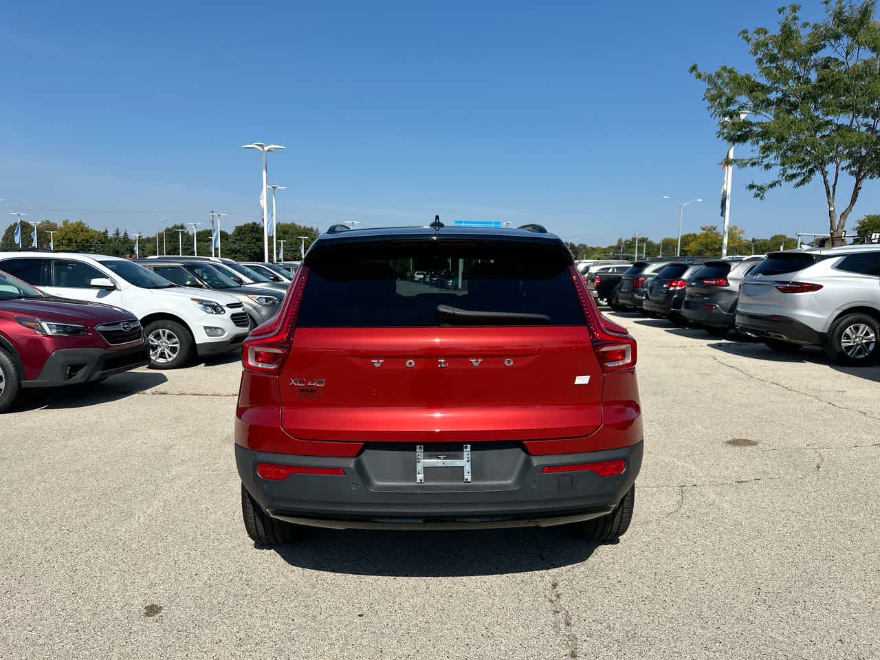 Thumbnail: 2022 Volvo XC40 - 12