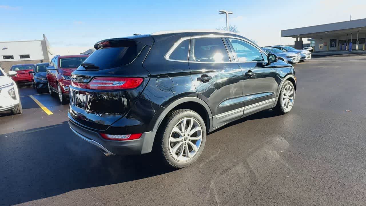 Thumbnail: 2017 Lincoln MKC - 8