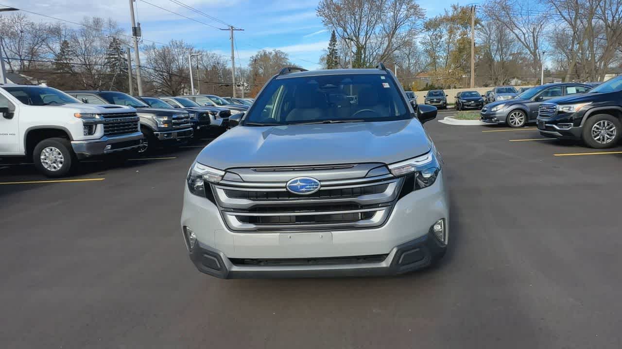 2025 Subaru Forester Premium Base photo 3