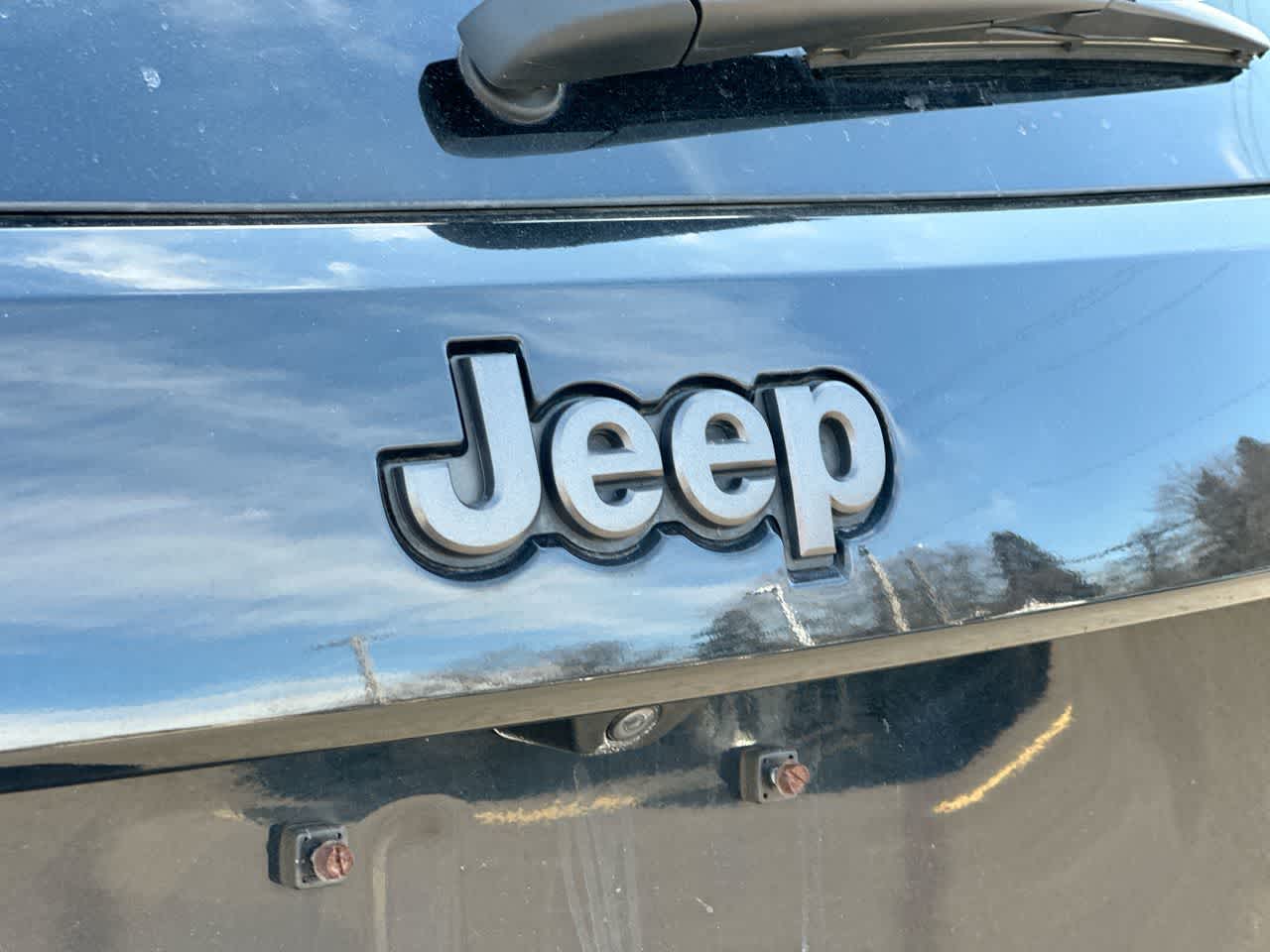 Thumbnail: 2019 Jeep Grand Cherokee - 17