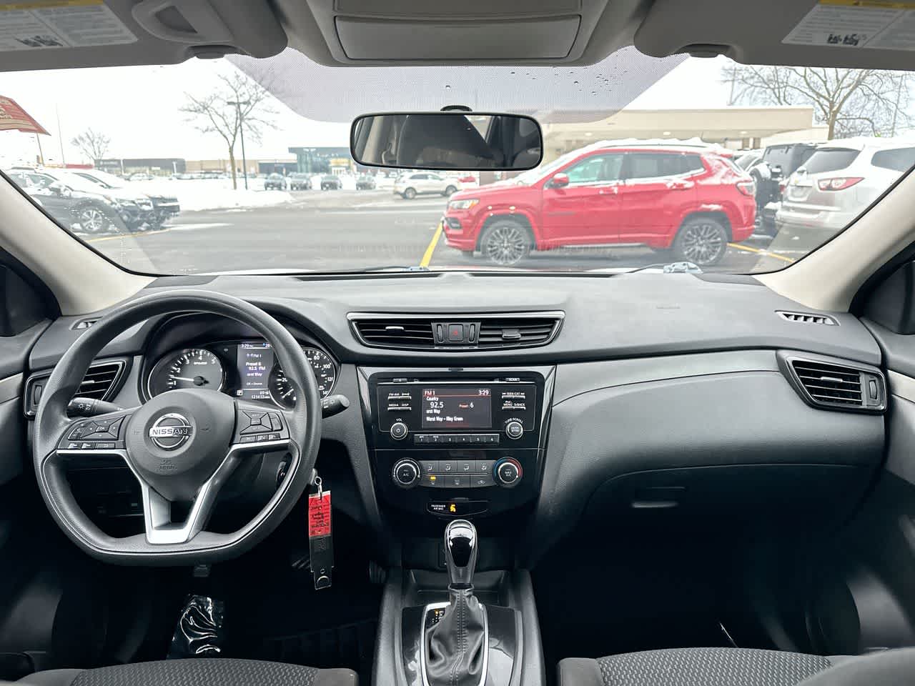 Thumbnail: 2017 Nissan Rogue Sport - 20