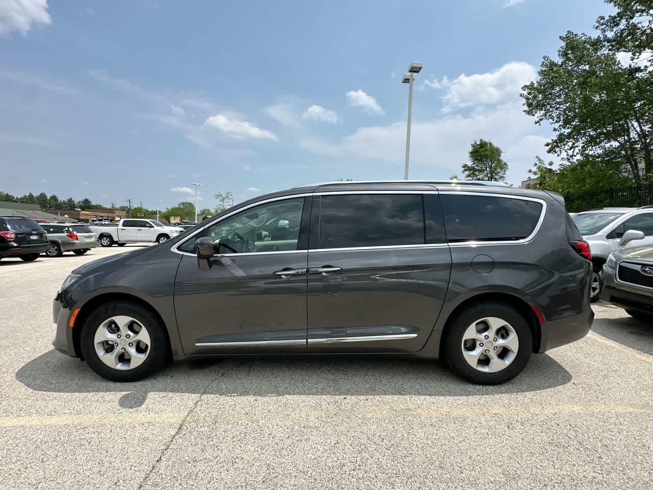 2017 Chrysler Pacifica  14