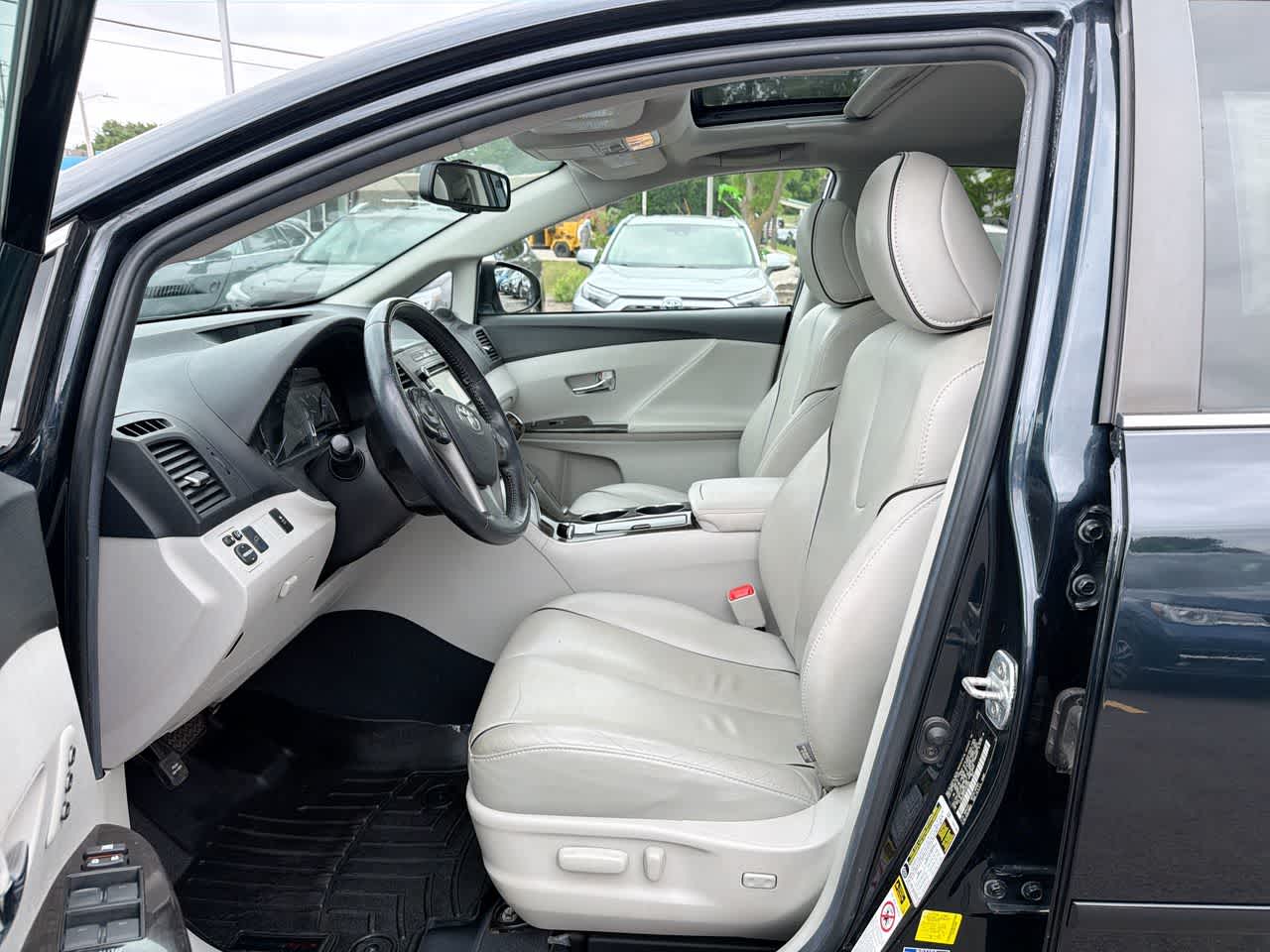 Thumbnail: 2014 Toyota Venza - 21
