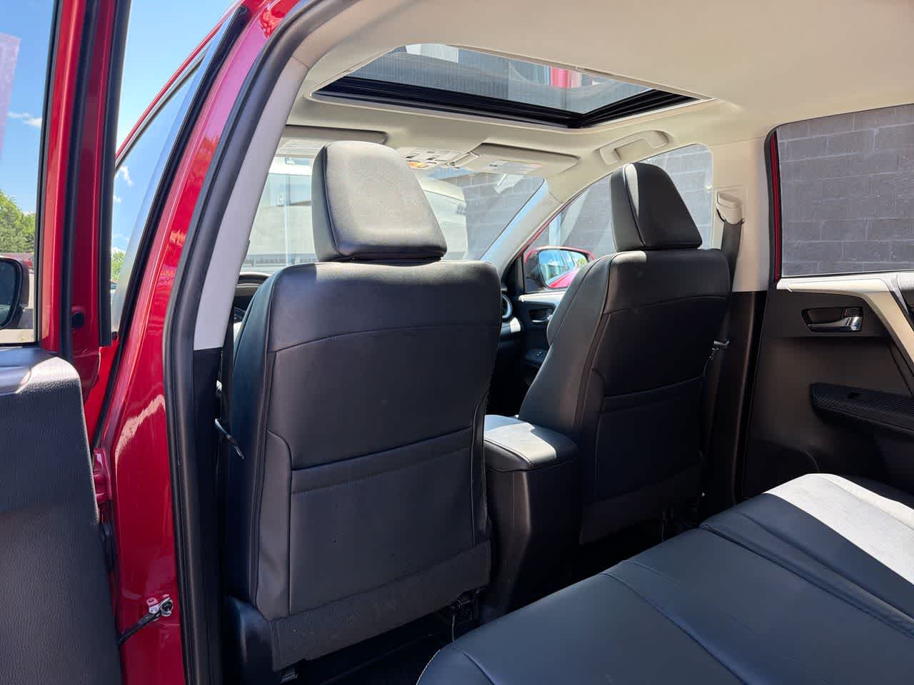 Thumbnail: 2015 Toyota RAV4 - 23