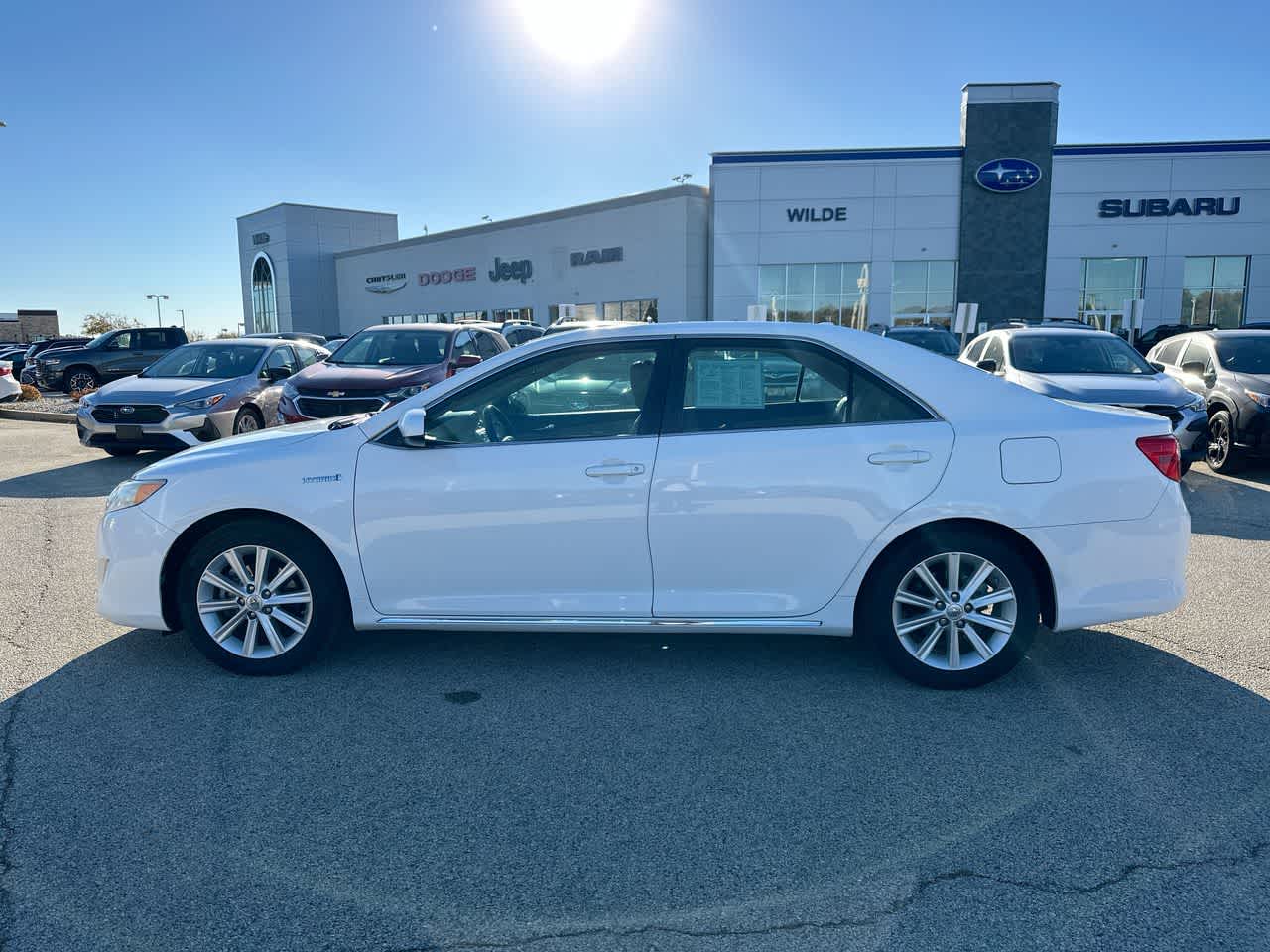 2013 Toyota Camry Hybrid XLE photo 2