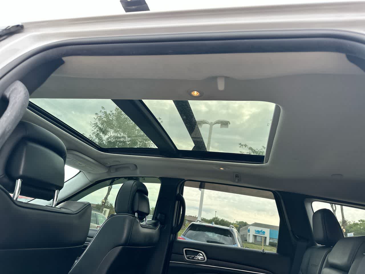 Thumbnail: 2018 Jeep Grand Cherokee - 24