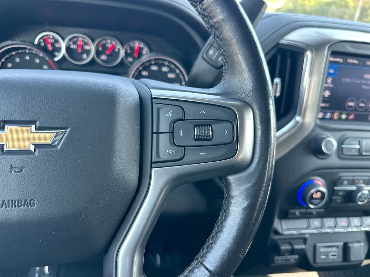 Thumbnail: 2022 Chevrolet Silverado 3500 - 29