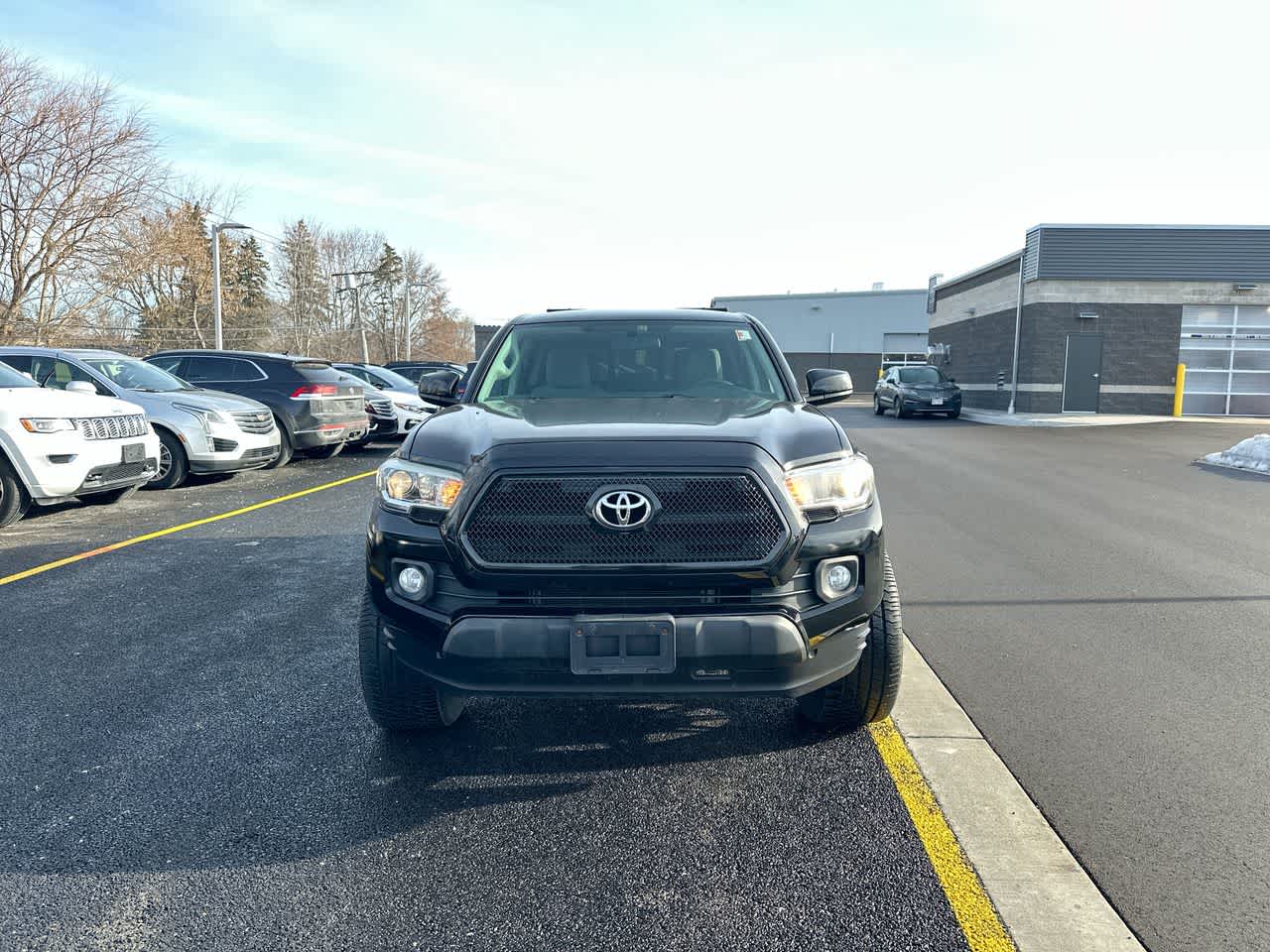 Thumbnail: 2016 Toyota Tacoma - 17