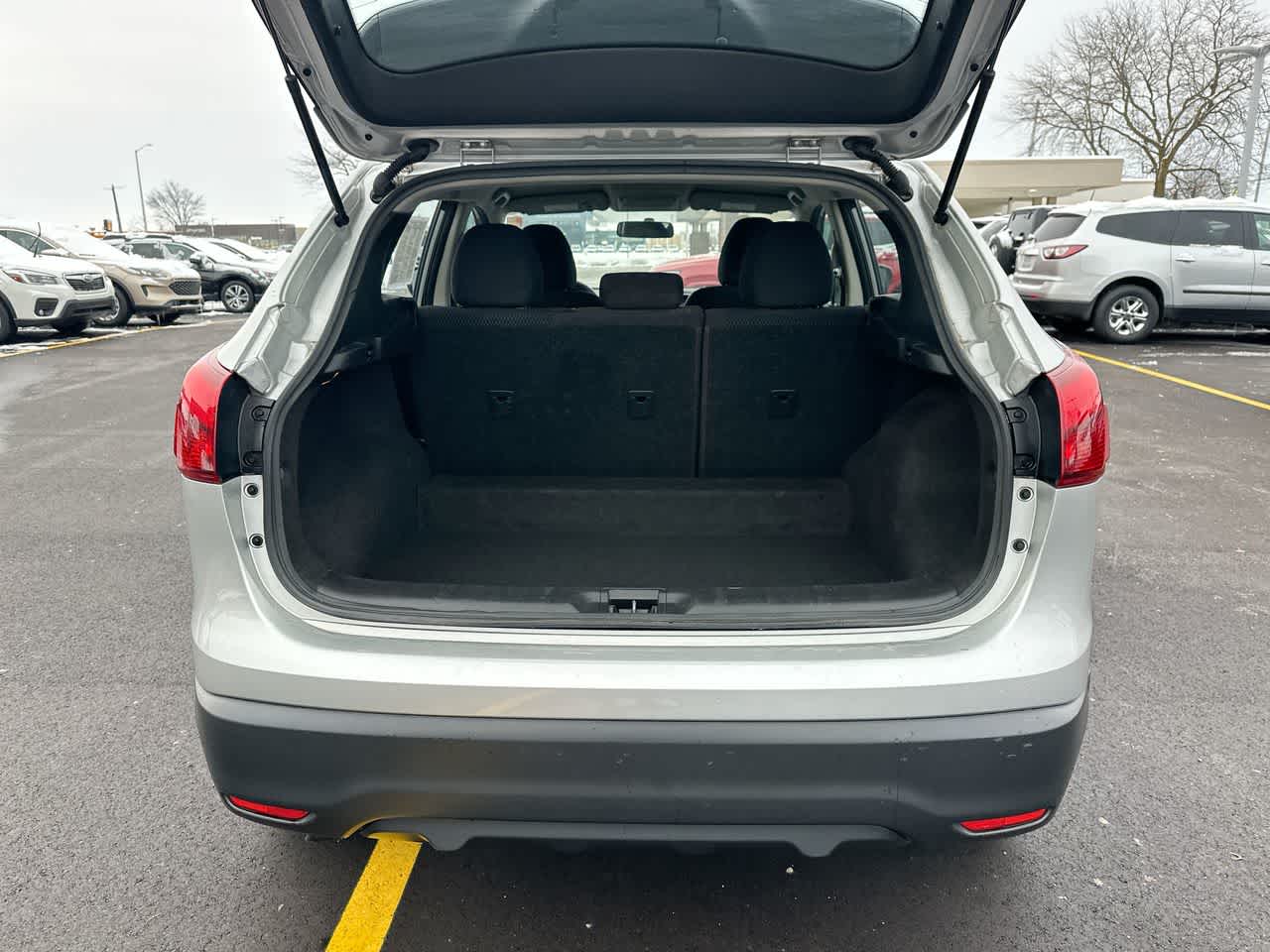 Thumbnail: 2017 Nissan Rogue Sport - 35