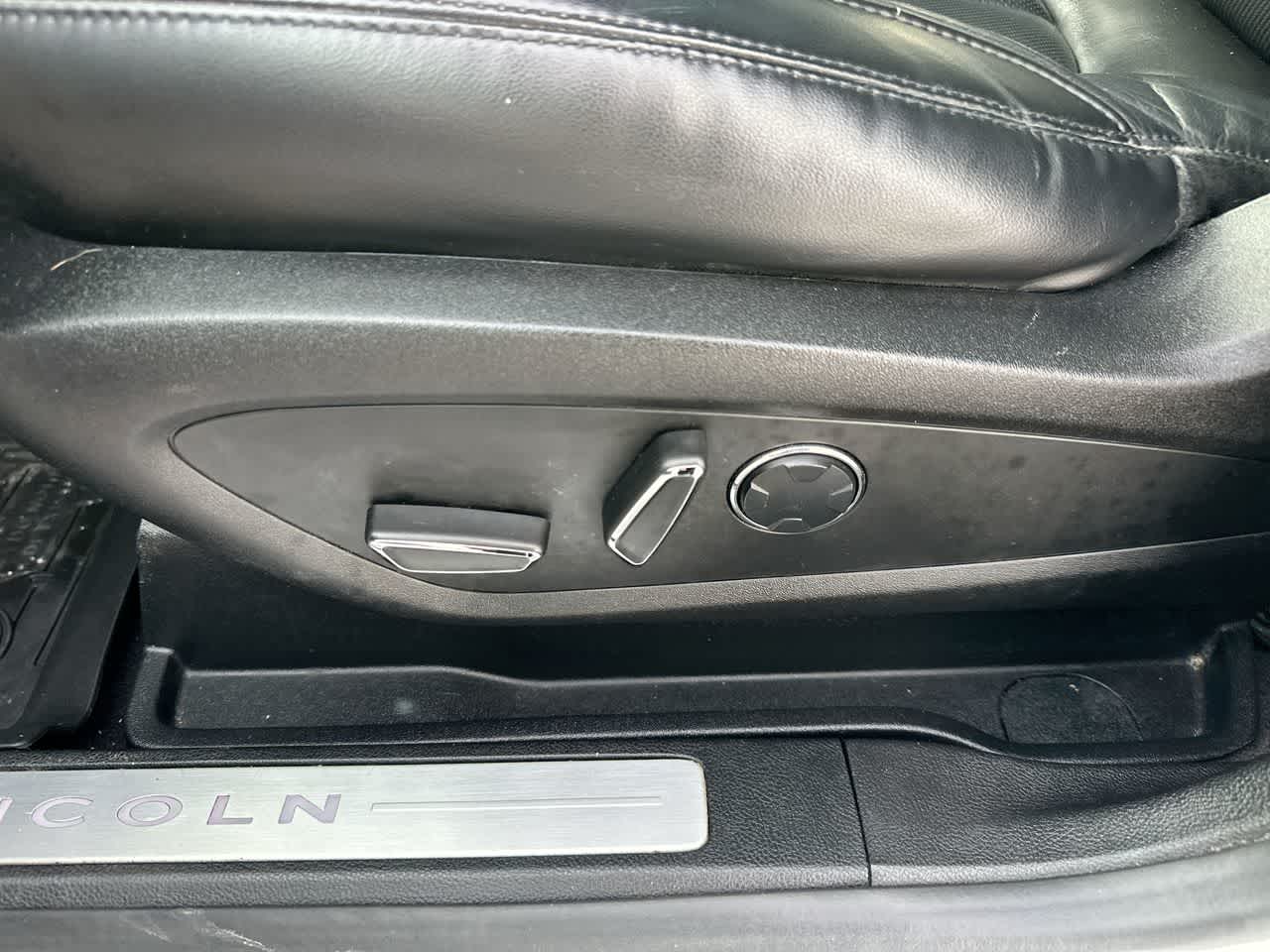 Thumbnail: 2019 Lincoln MKC - 22