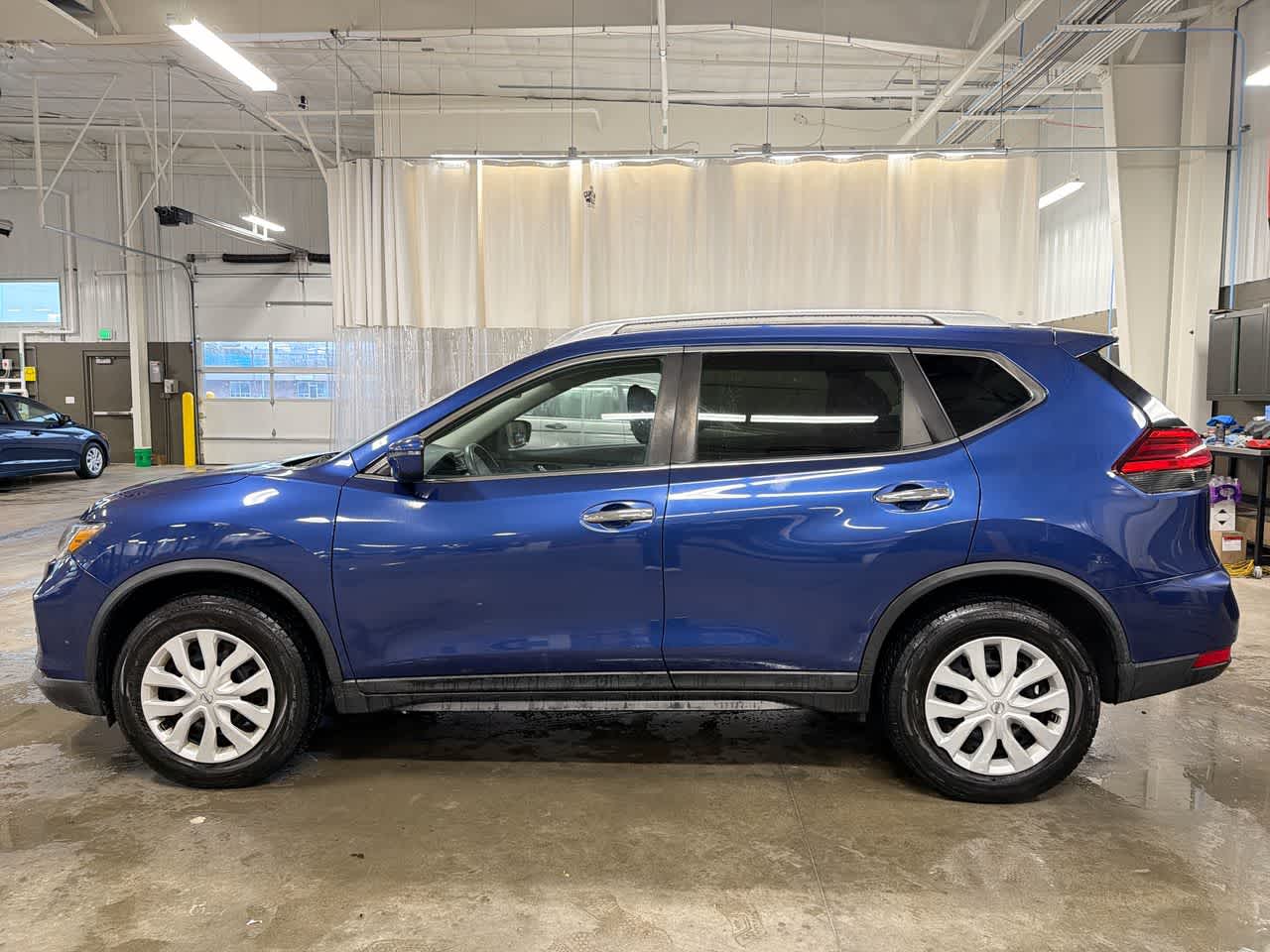 Thumbnail: 2017 Nissan Rogue - 10