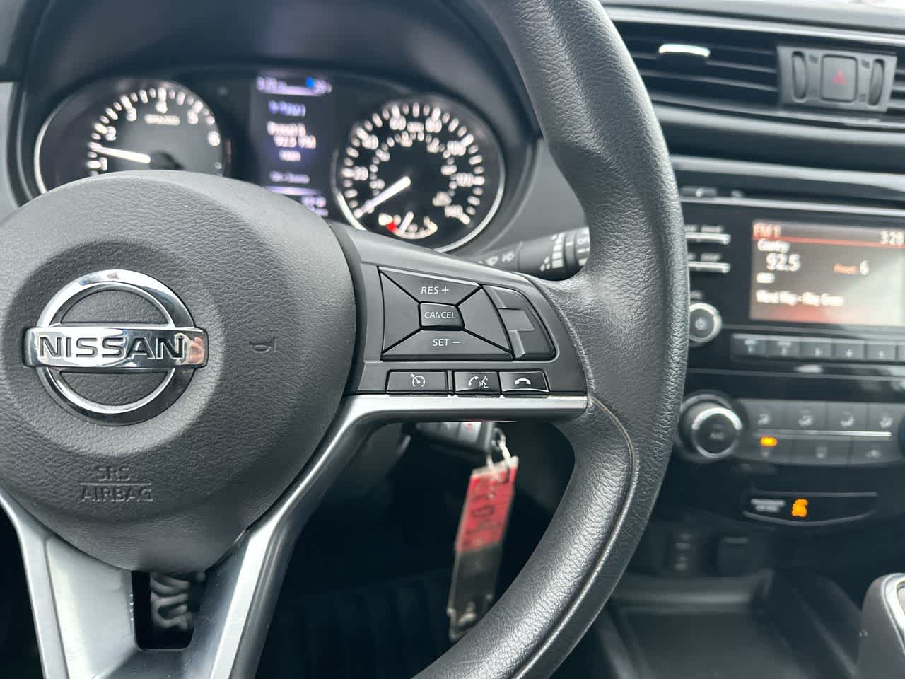 Thumbnail: 2017 Nissan Rogue Sport - 29