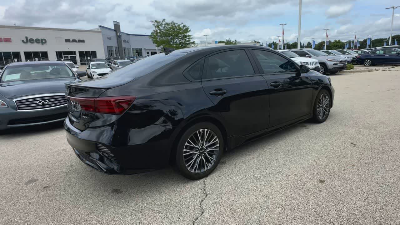 Thumbnail: 2023 Kia Forte - 8