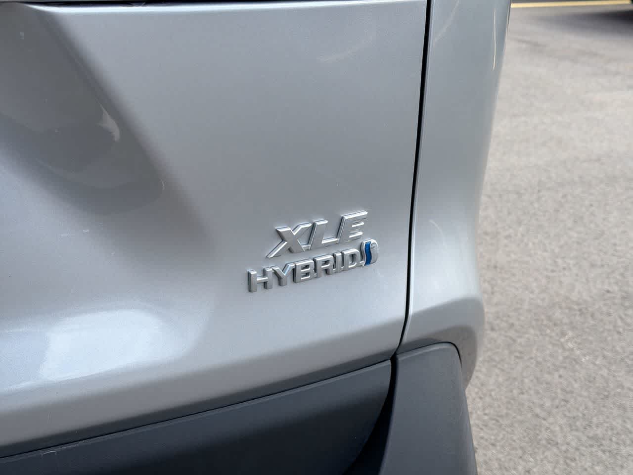 Thumbnail: 2020 Toyota RAV4 - 18