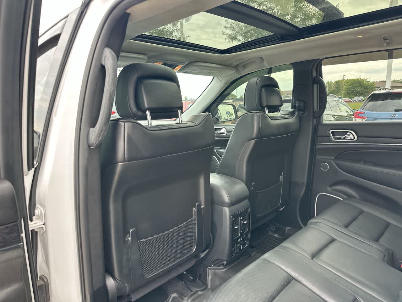 Thumbnail: 2018 Jeep Grand Cherokee - 23