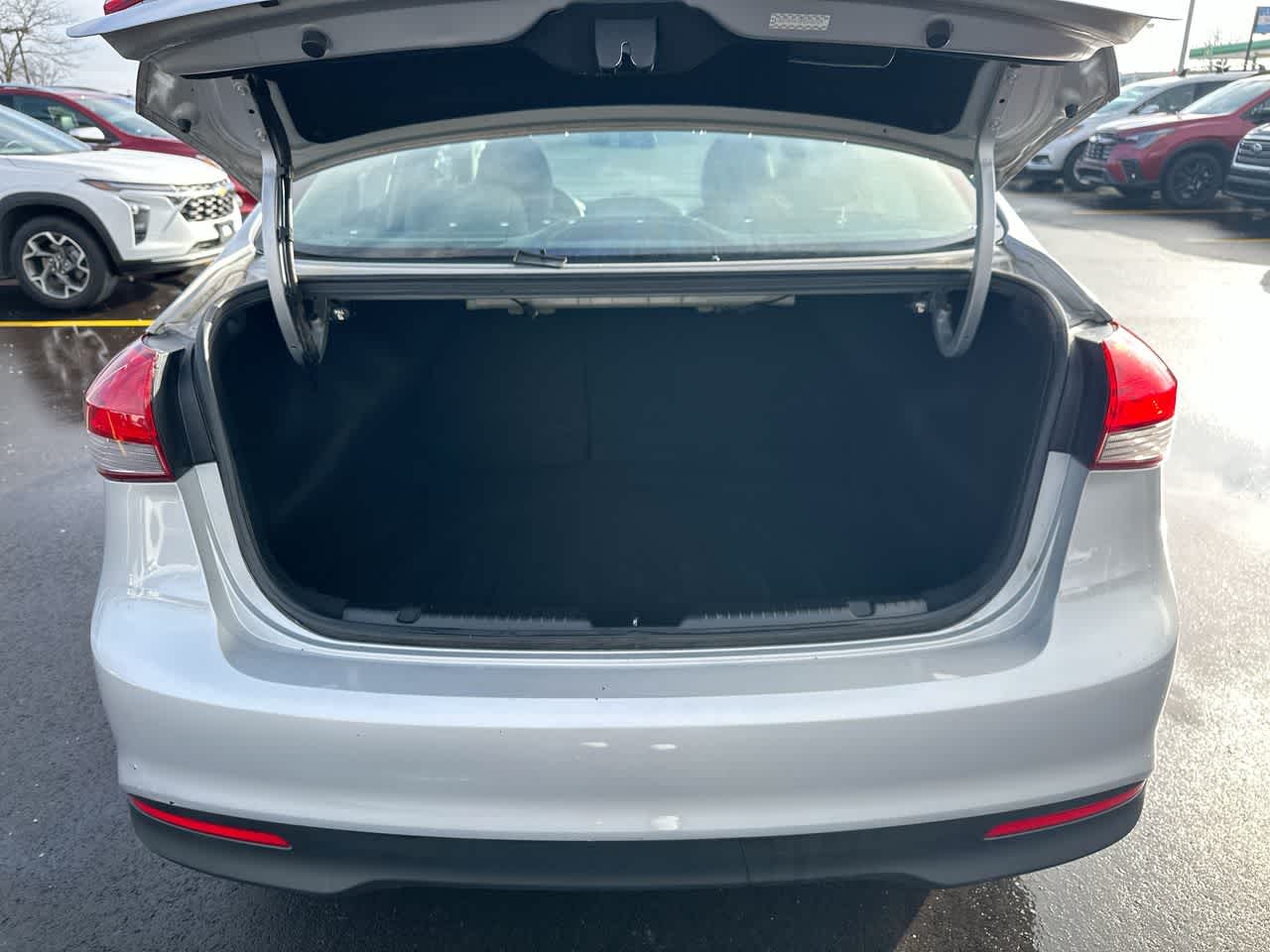 Thumbnail: 2017 Kia Forte - 34