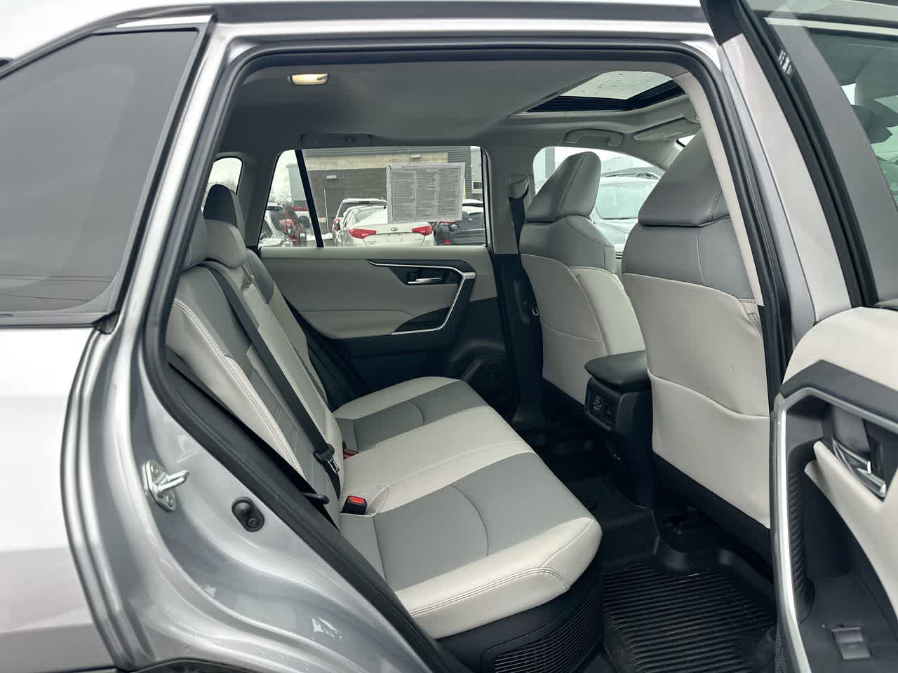 Thumbnail: 2022 Toyota RAV4 - 26