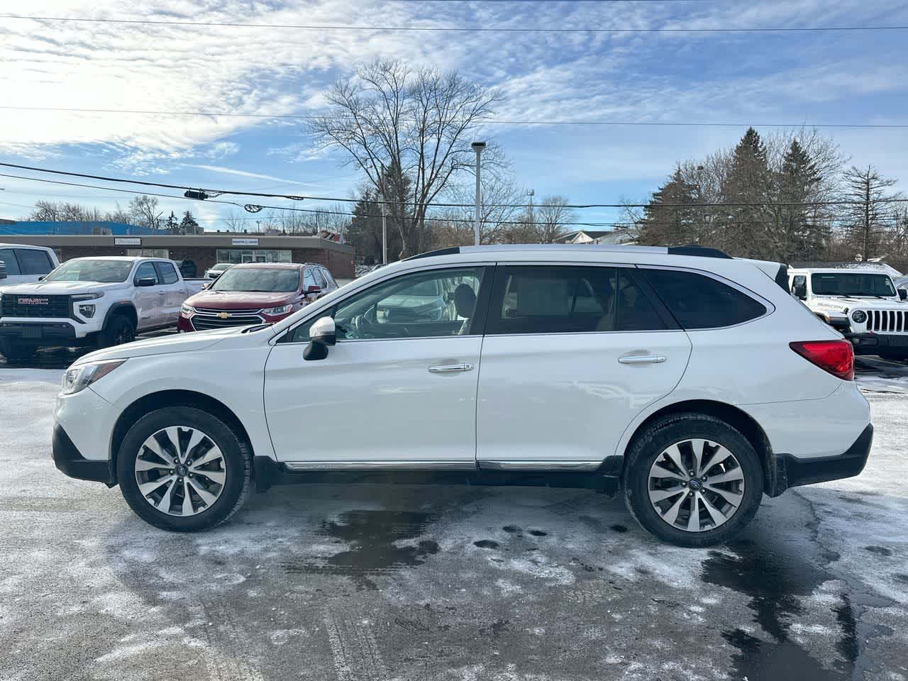 Thumbnail: 2019 Subaru Outback - 10